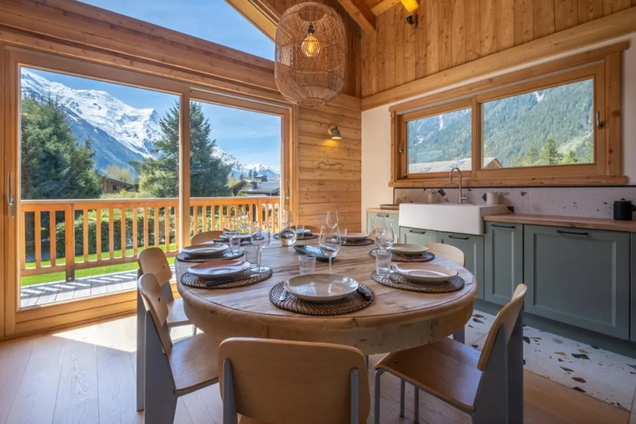 Sublime Semi Detached Chalet Facing The Mont Blanc Chamonix